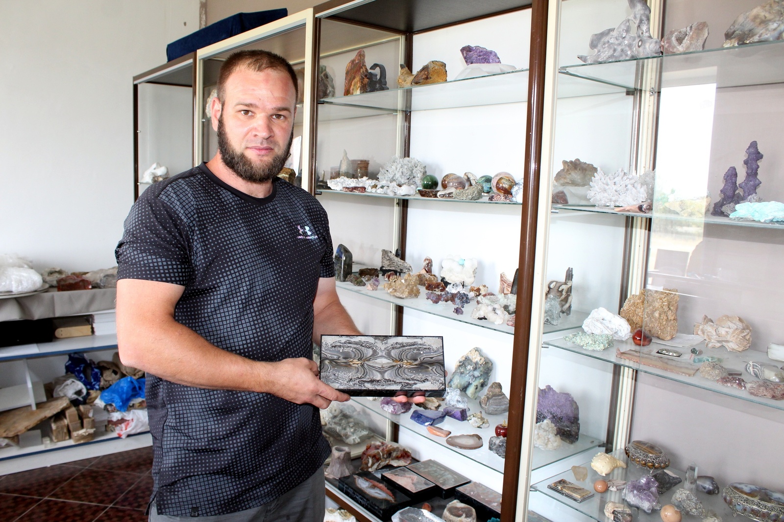 В Сибае создают шедевры из яшмы