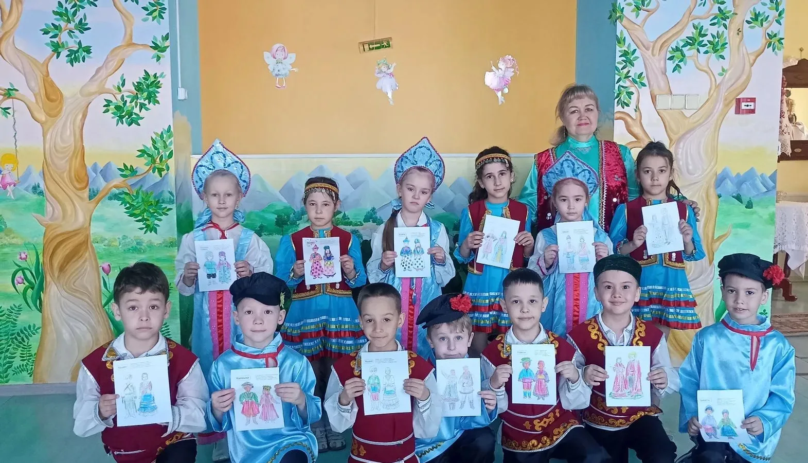 День национального костюма в «Белоснежке»