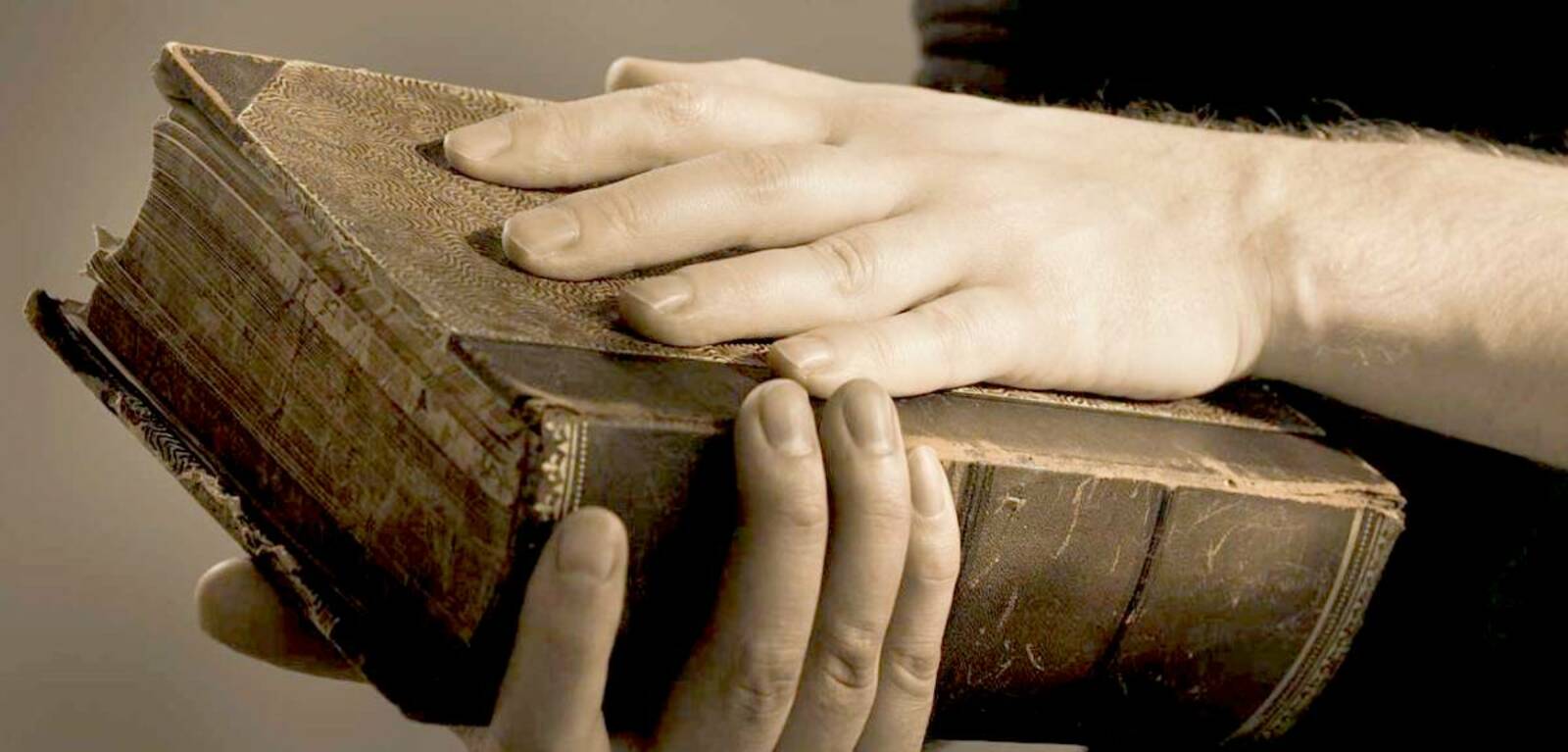 Как сыну подарили Библию