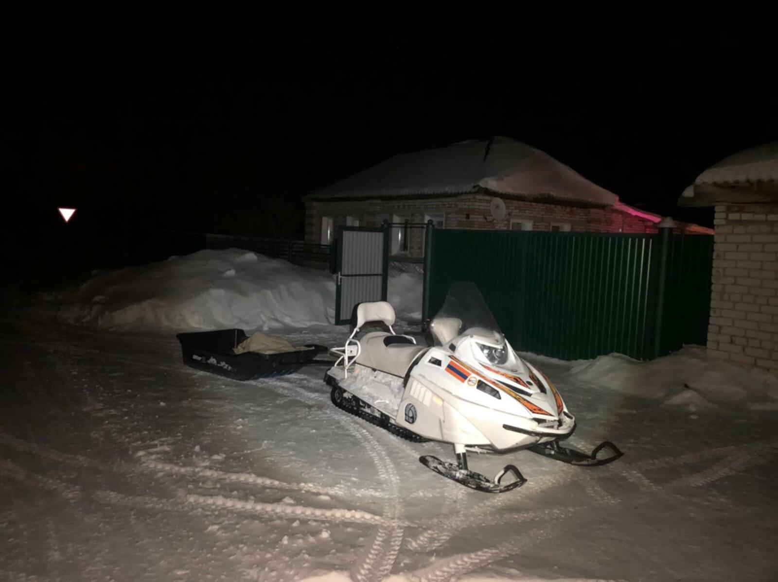 Сибайские спасатели доставили фельдшера к пациентке на снегоходе