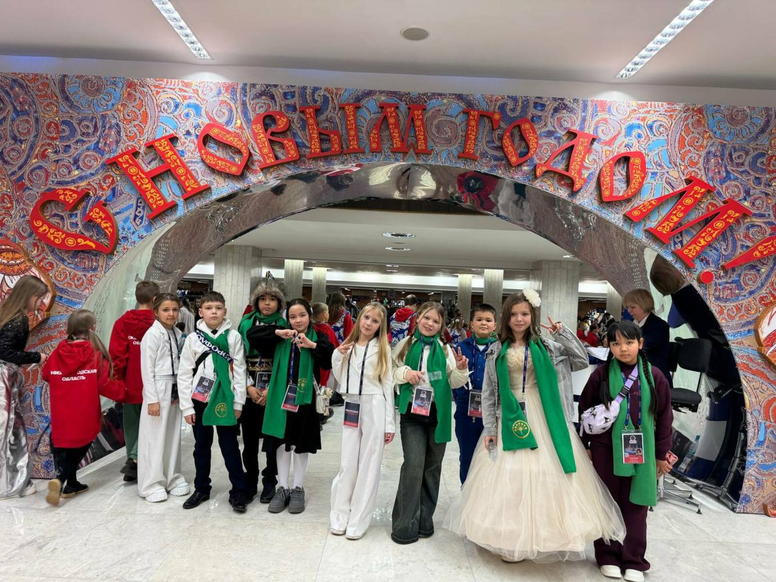 Кремлевская елка собрала детей героев