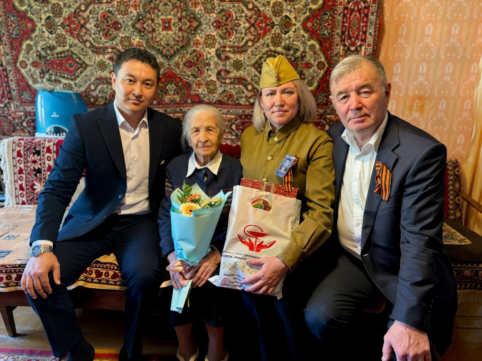 В Сибае с Днем Победы поздравили Заслуженного врача