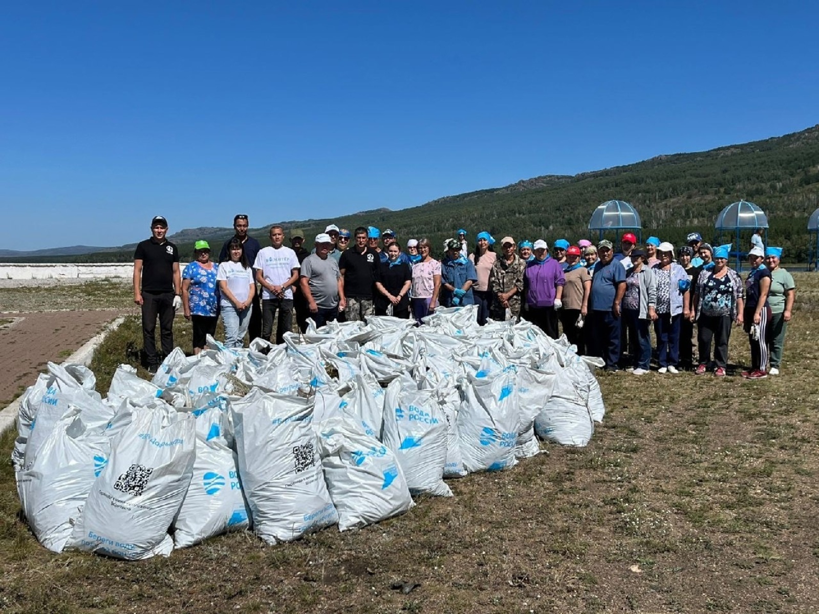 Студенты Сибайского института очистили берег озера Талкас