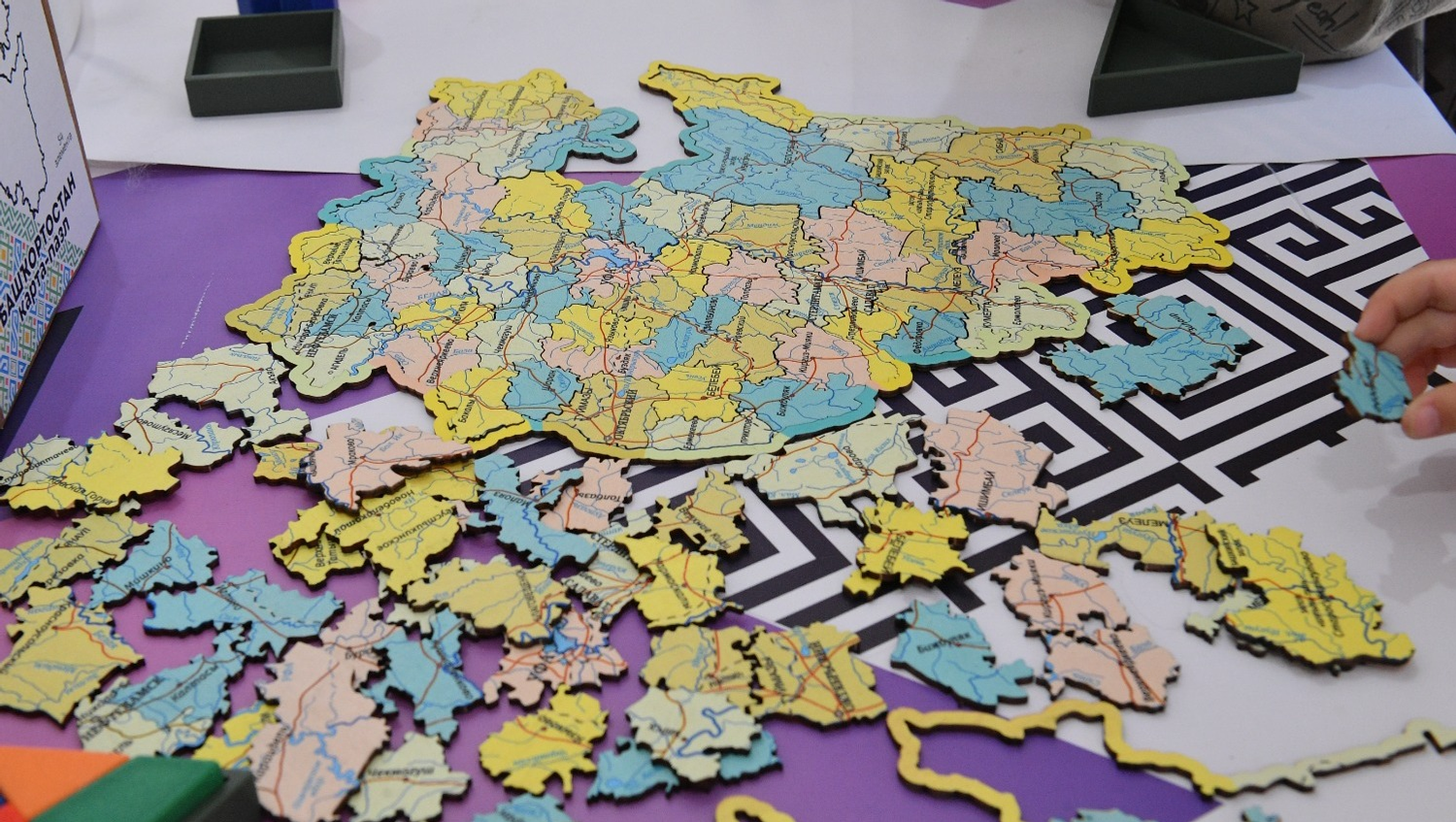 В Уфе дети показали созданную ими карту Башкирии в виде пазла