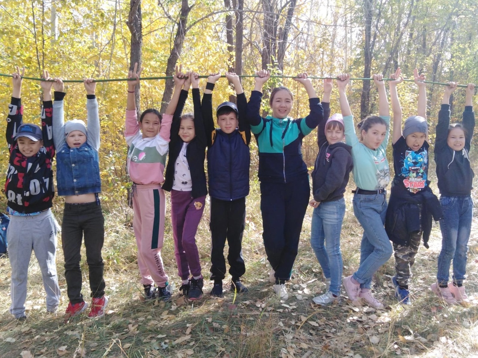 Учит любить и охранять природу