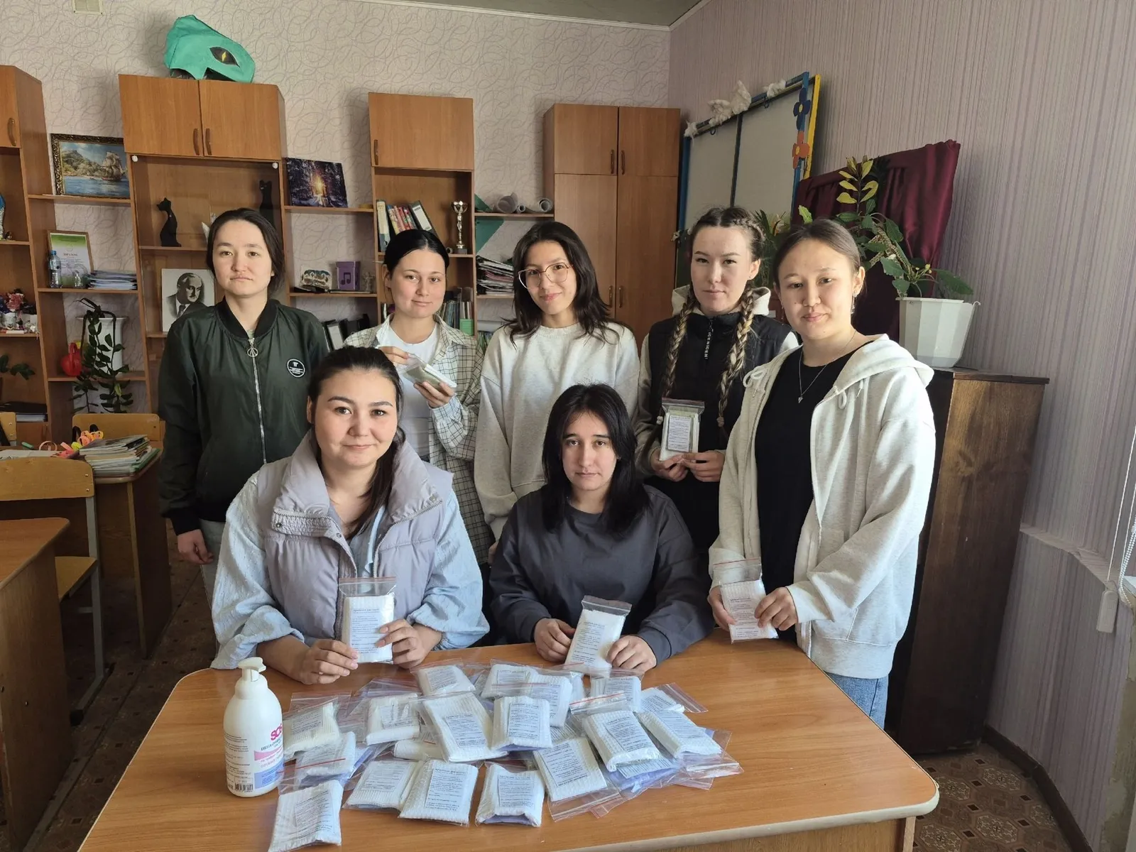 В Сибайском институте собрали гуманитарную помощь для бойцов СВО