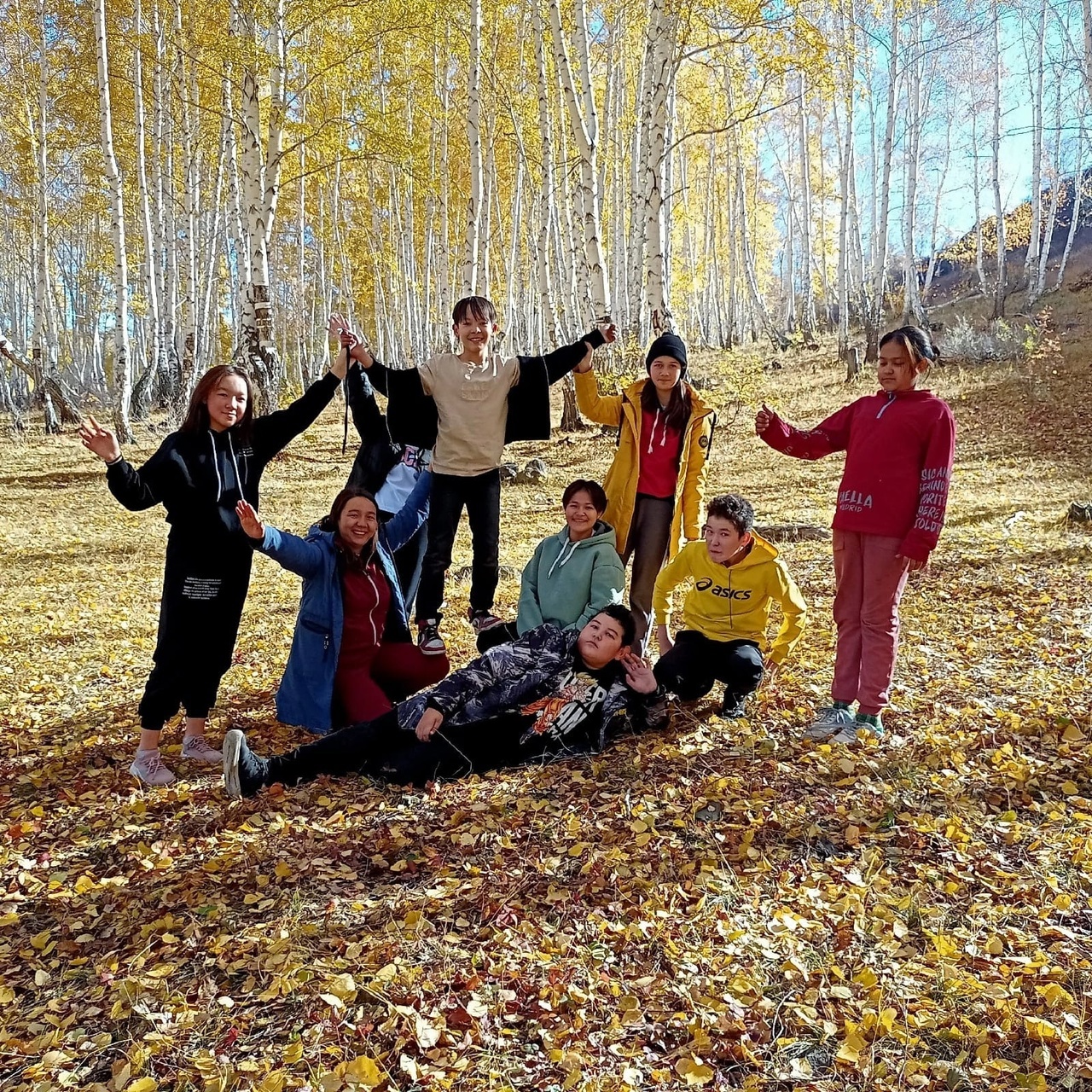 Учит любить и охранять природу