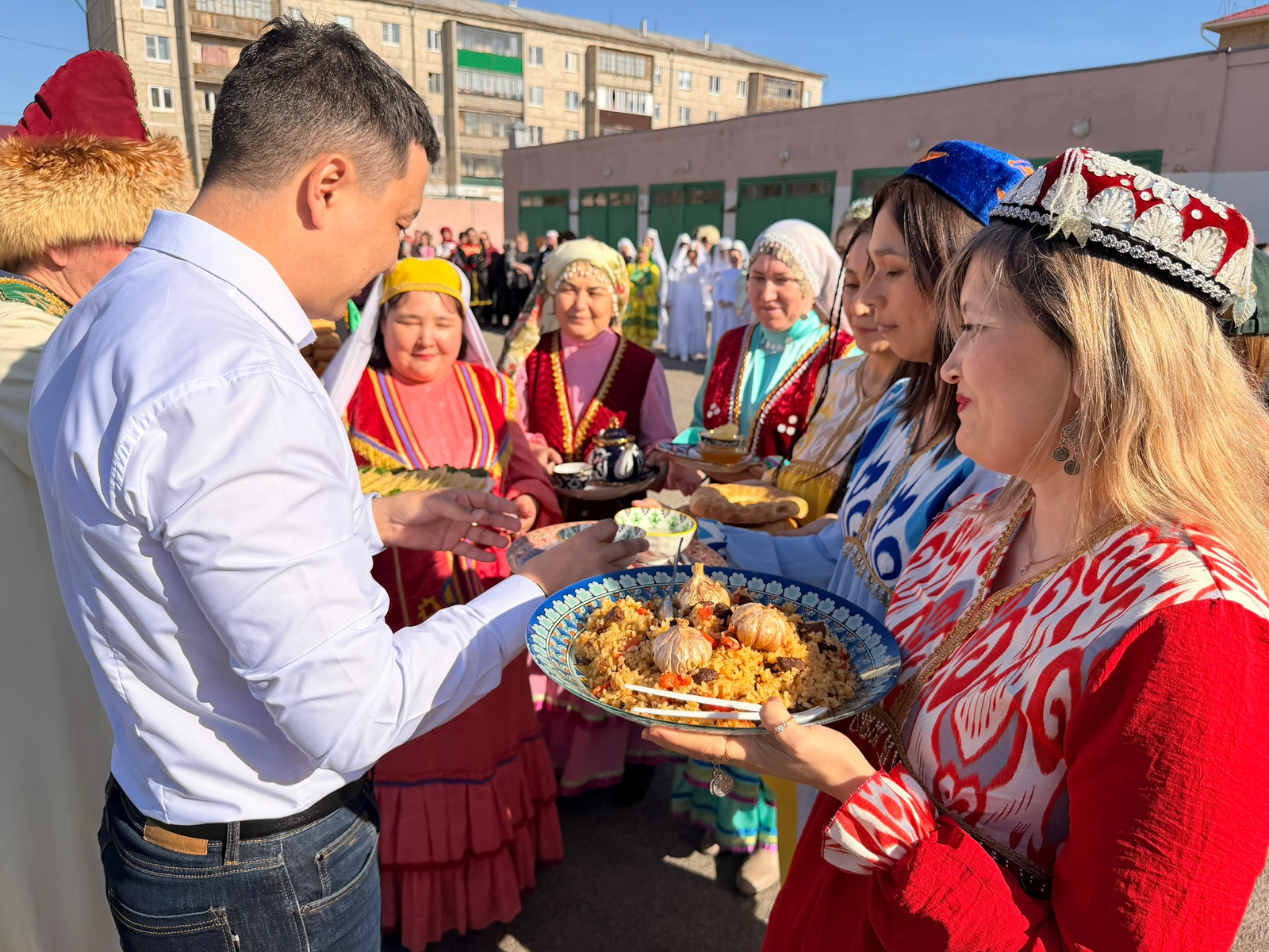 День национального костюма: праздник единства и традиций