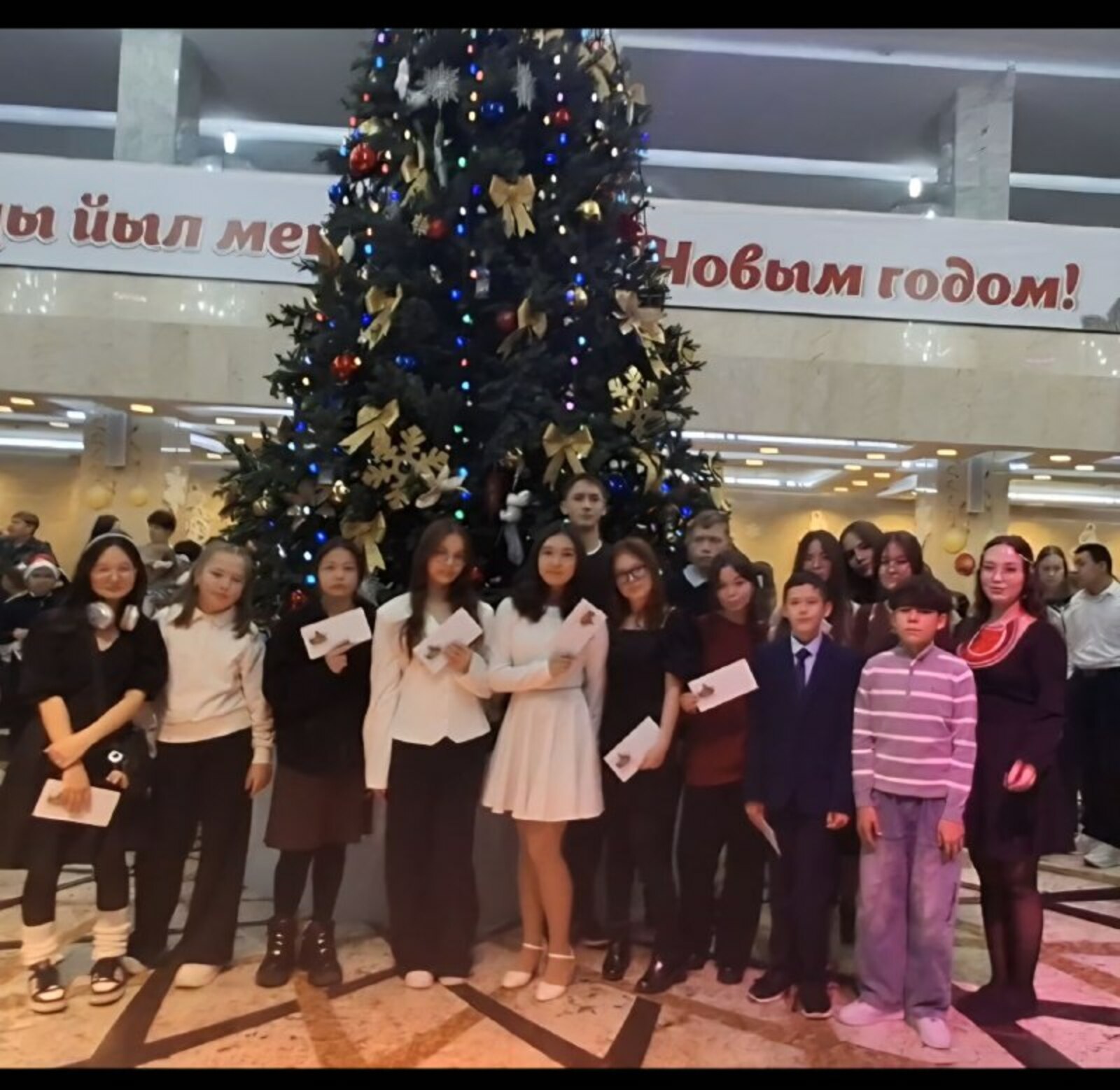 Сибайские дети побывали на Республиканской елке