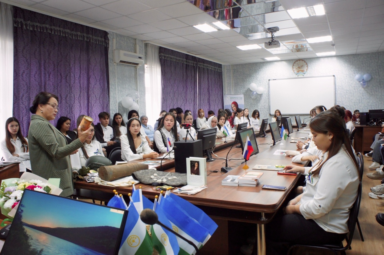 В Сибае студенты встретились с редактором журнала "Башҡортостан ҡыҙы"