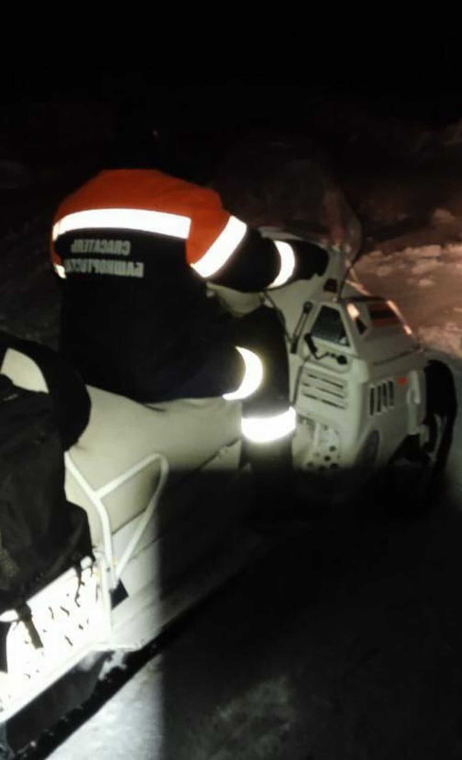 Сибайские спасатели нашли в поле водителя снегохода