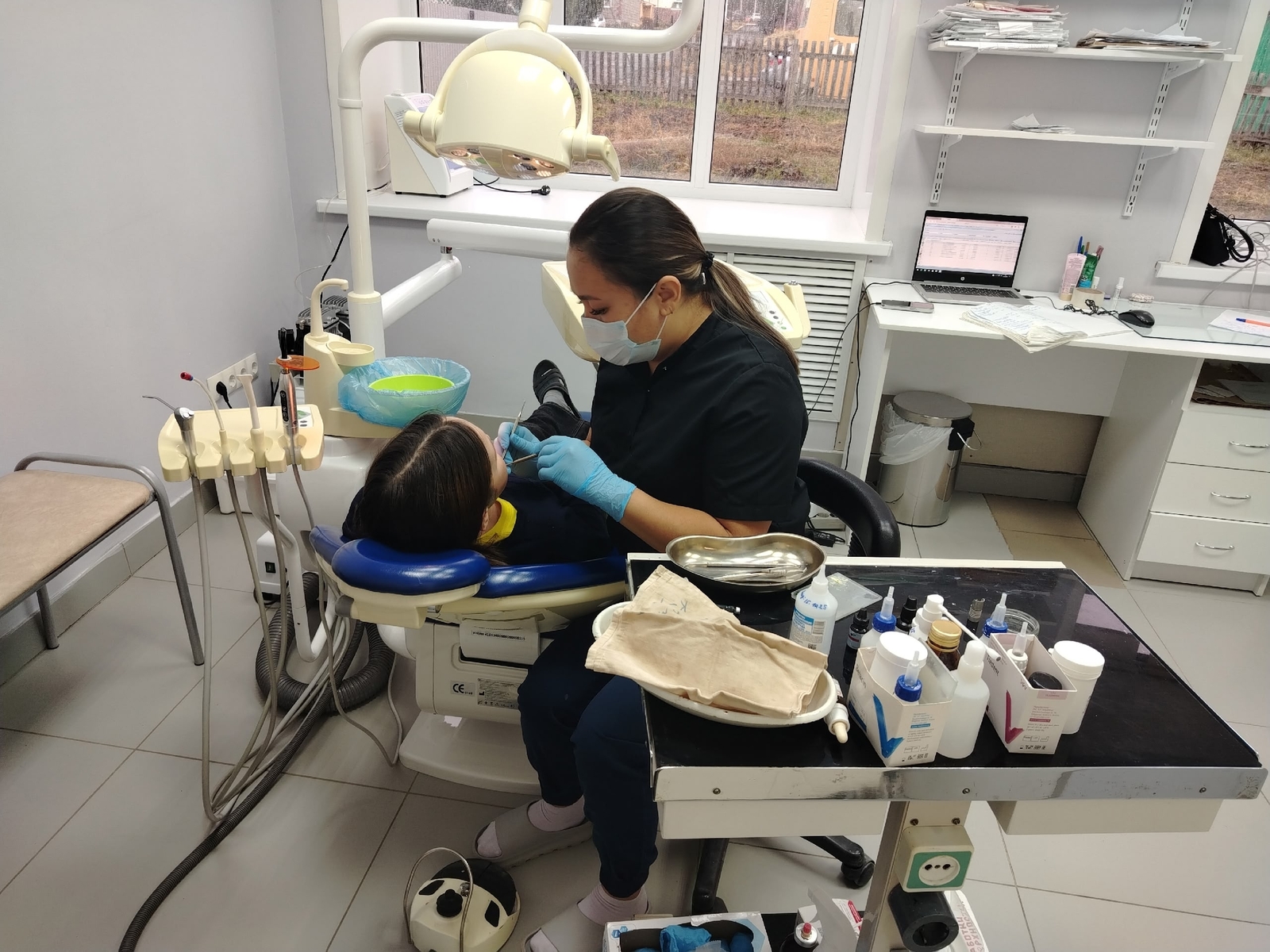 Работает современный кабинет детского стоматолога