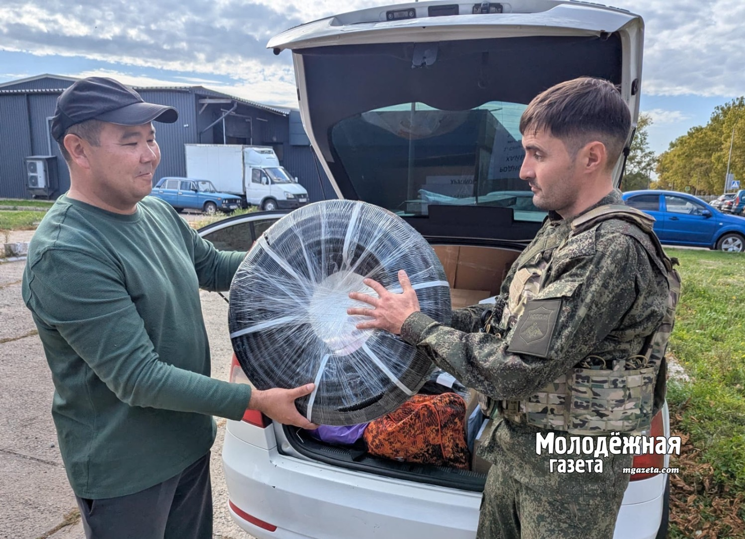 Журналисты из Уфы передали посылки бойцам-землякам в Запорожской области