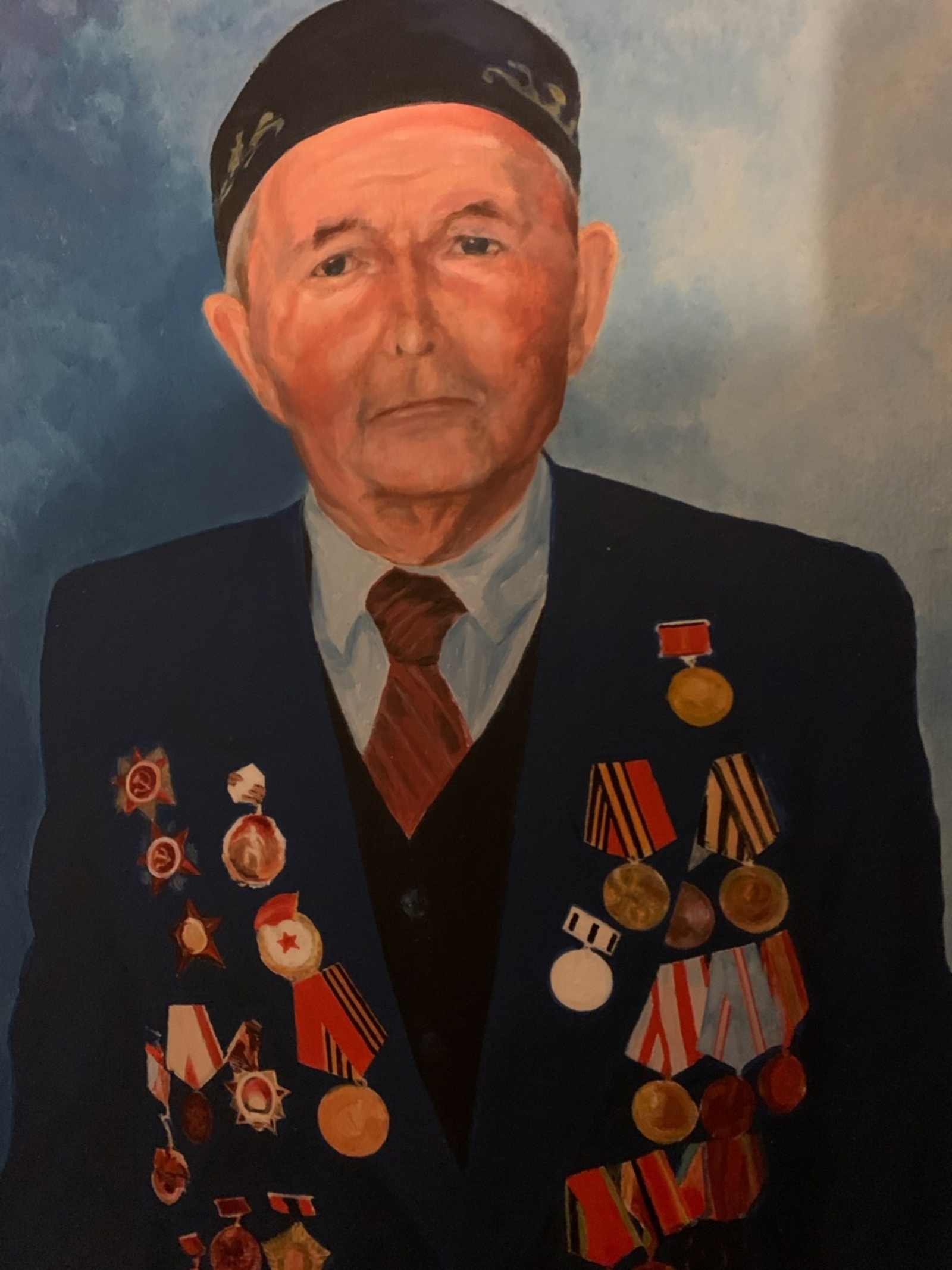 В танковый войсках прослужил более 8 лет