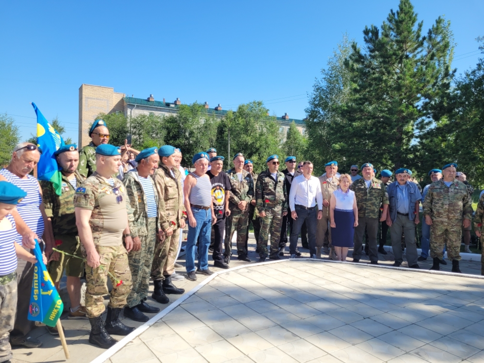 В Сибае торжественно отметили 95-летие Воздушно-десантных войск России