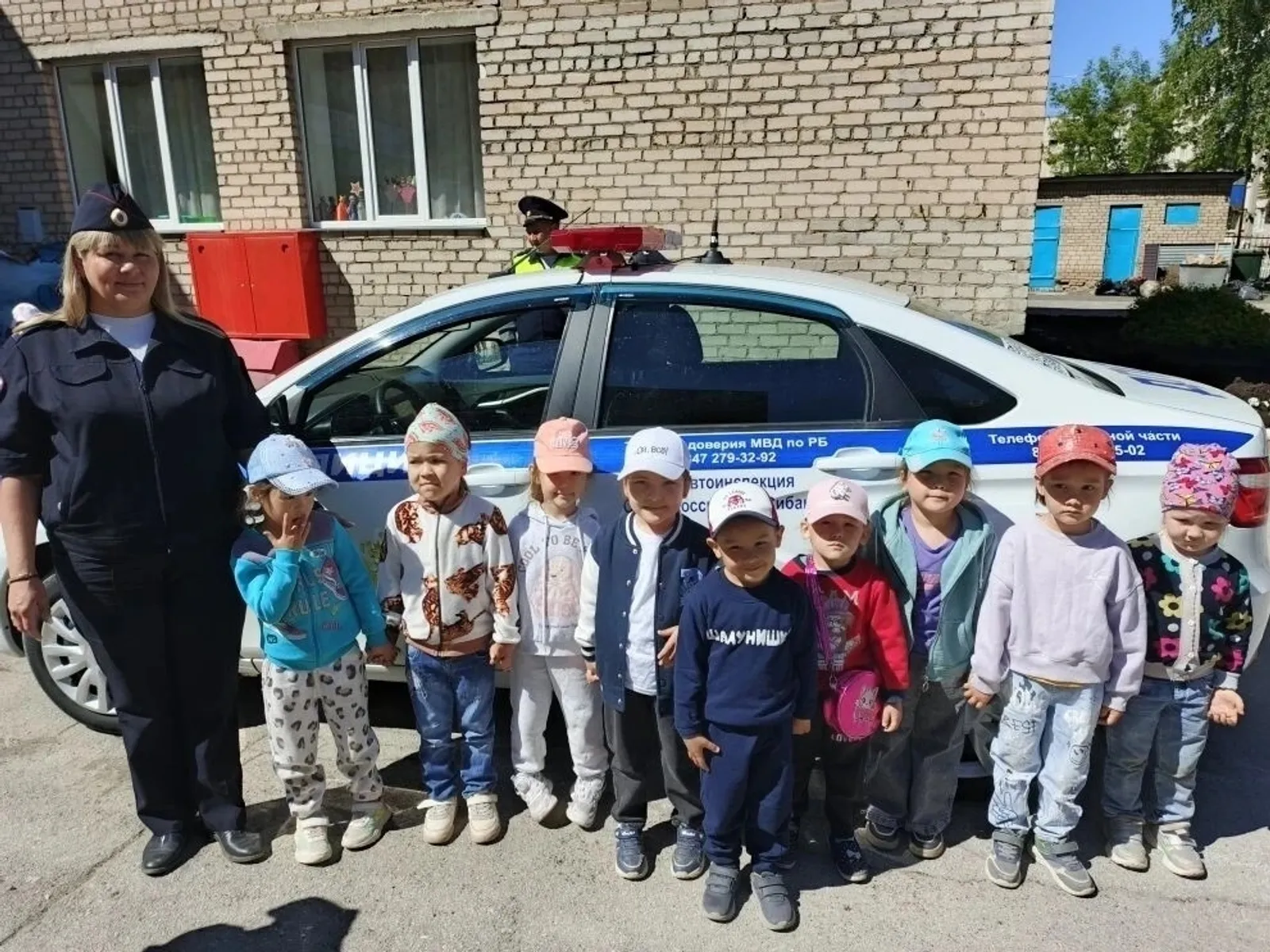 В детском саду "Алёнушка" прошло мероприятие по дорожной безопасности