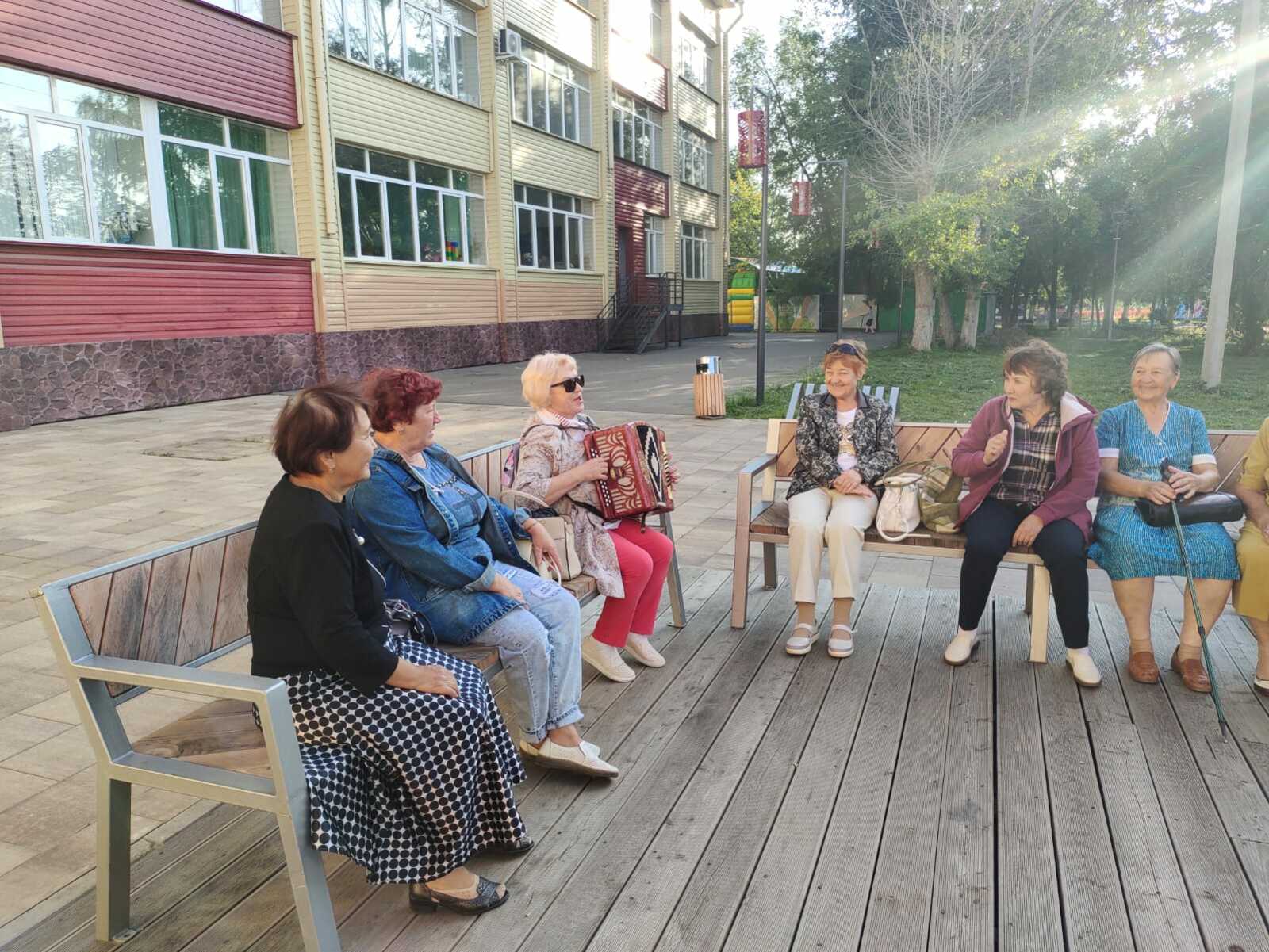В парке организовали музыкальные вечера для сибайцев старшего поколения