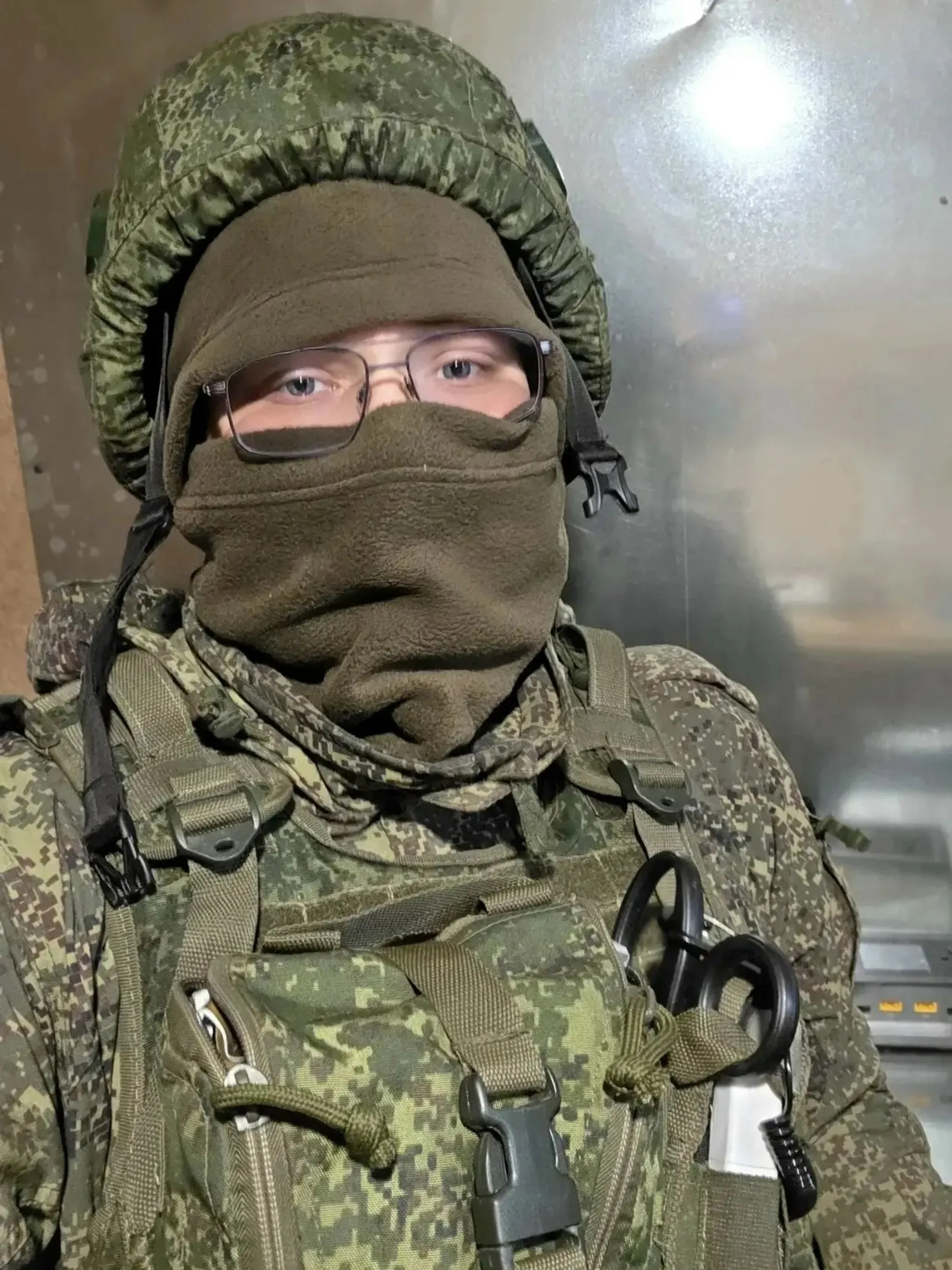 Служит добросовестно