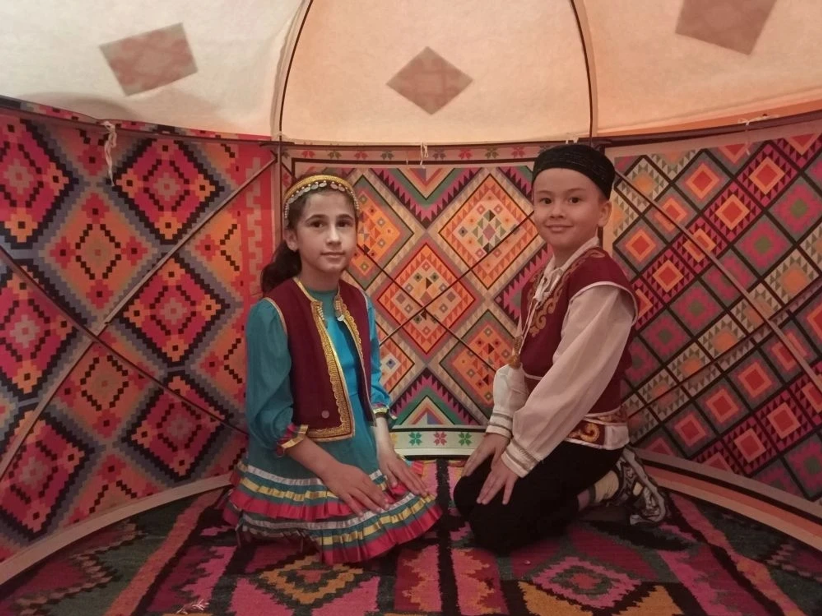 День национального костюма в «Белоснежке»