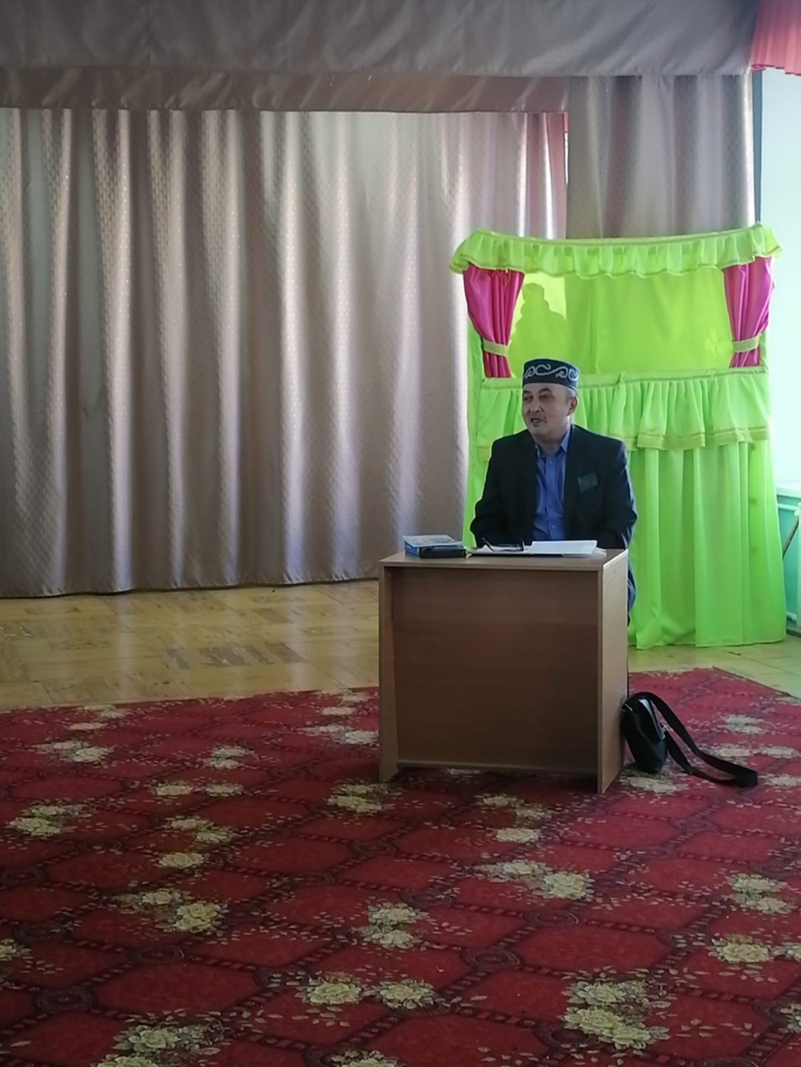 Поэт Мутал Рямов поговорил с детьми о священном месяце Рамадан