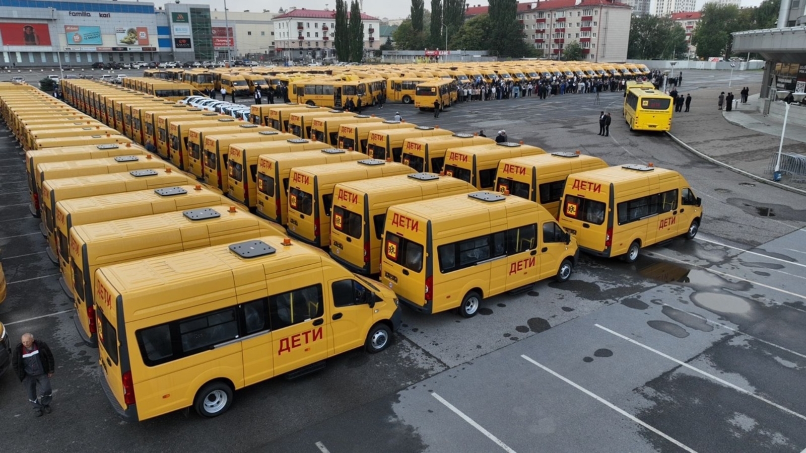 Школы получили новые транспортные средства