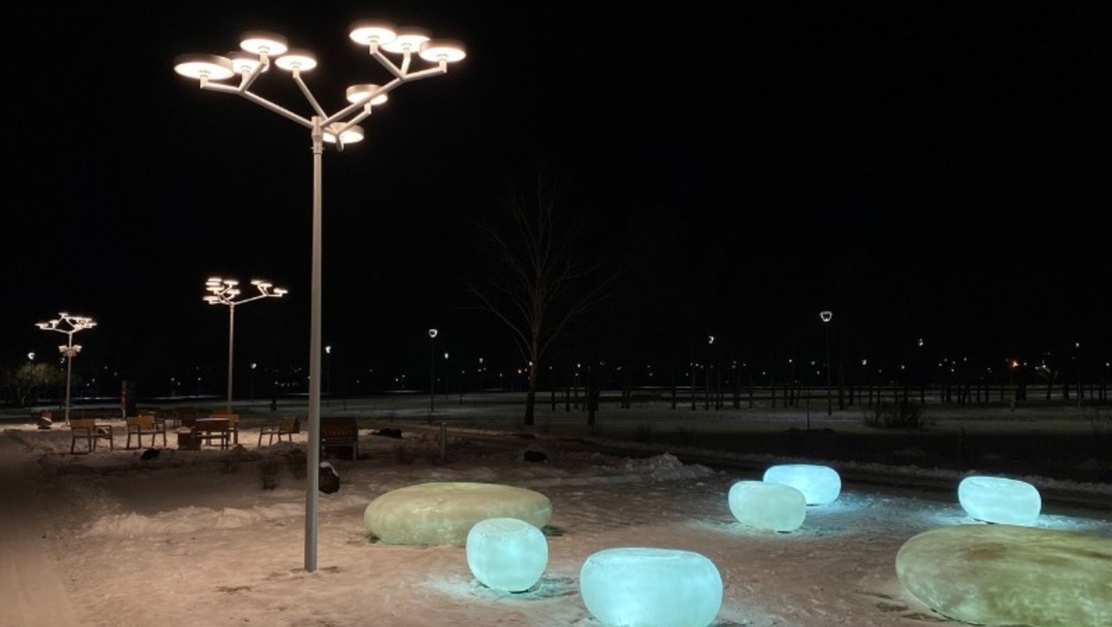 В парке "Терра Зауралье" в Сибае установили необычные светильники