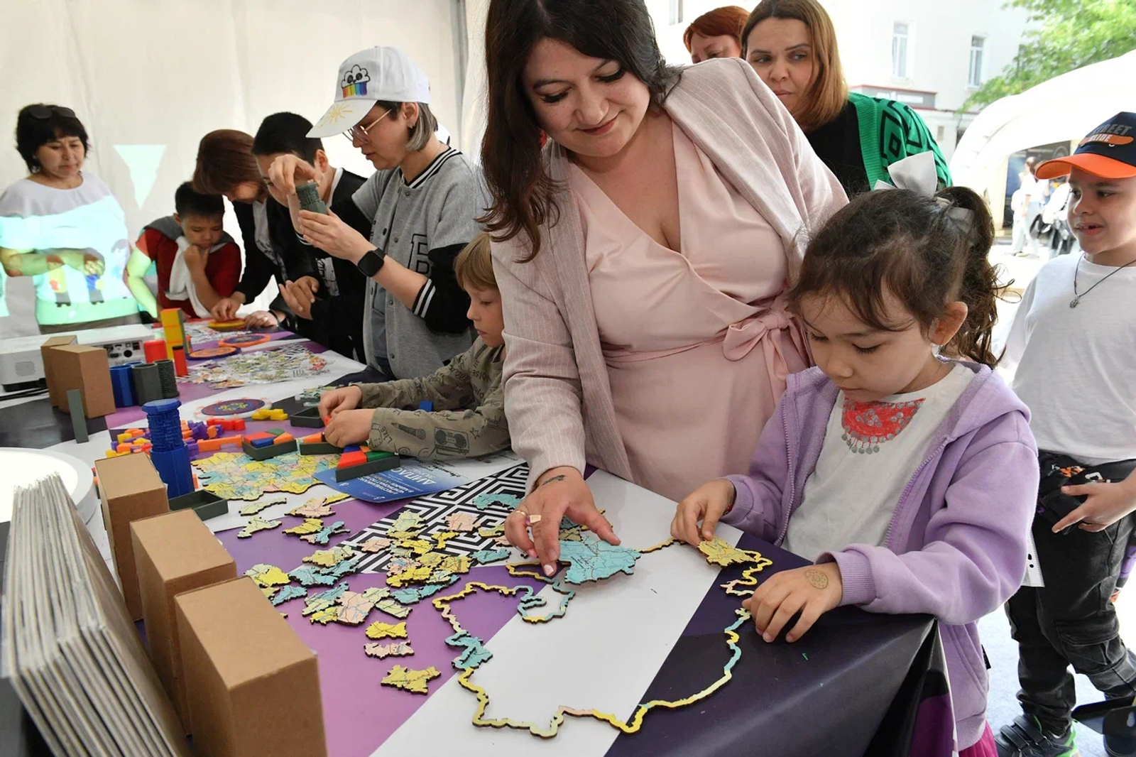 В Уфе дети показали созданную ими карту Башкирии в виде пазла