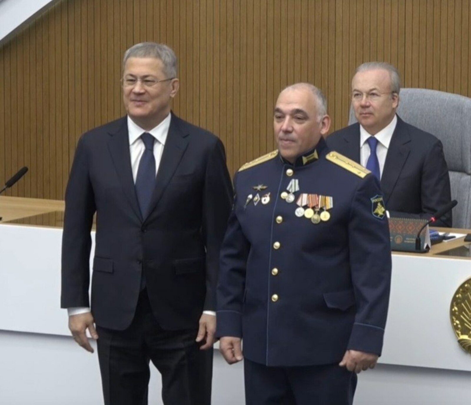 Глава РБ вручил медали участникам СВО