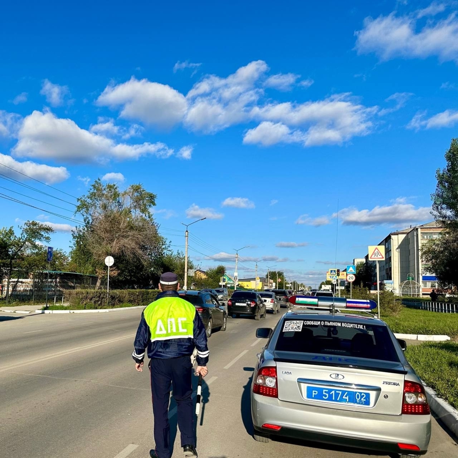 Сотрудники ГИБДД проводят массовые проверки