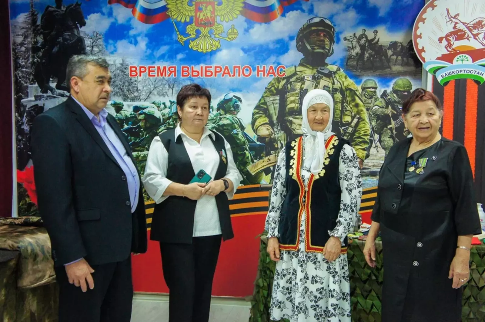 Музей СВО Сибайского института посещают родственники участников спецоперации